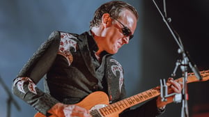 Joe Bonamassa Playing a Sweet Riff On A Guitar