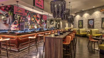 Uno-Mas-view-of-main-dining-area-and-bar_q085_1920x1080